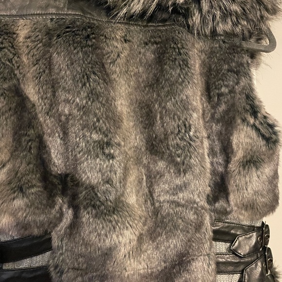 Fur Vest - Picture 8 of 9